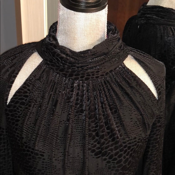 Black velvet w/embossed patern long sleeve dress - Picture 2 of 4